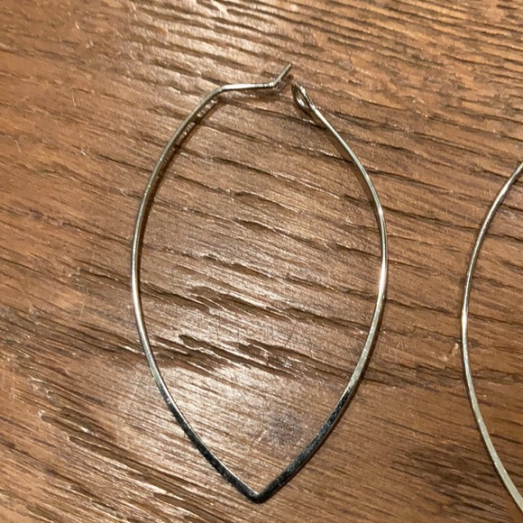 Simple teardrop hoops - Picture 2 of 3